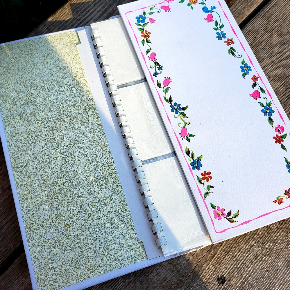 Vintage 1970s photo album•Trifold album•1971 - Picture 5 of 9